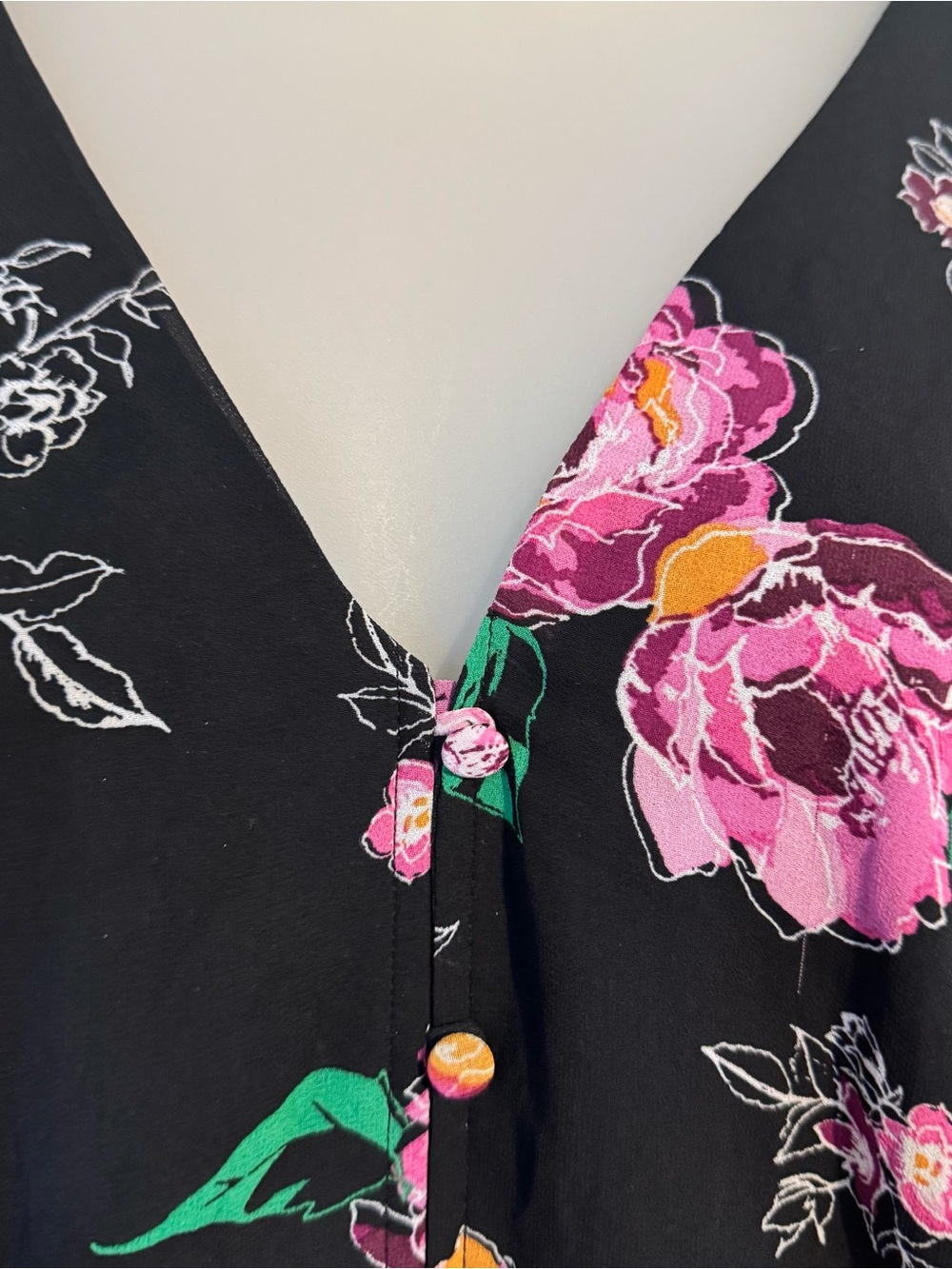 TORRID Black Floral Crop Top w/ Beautiful Pink & Green Blooms PLUS: 4X    #A - Picture 2 of 10